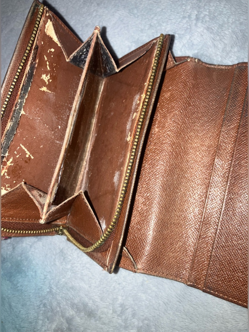 LV Wallet - Picture 5 of 8
